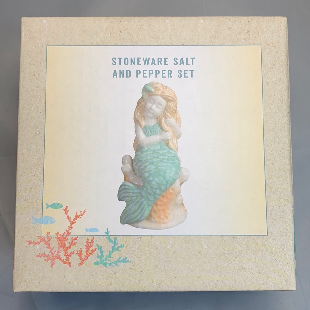 Stoneware Salt and Pepper Set